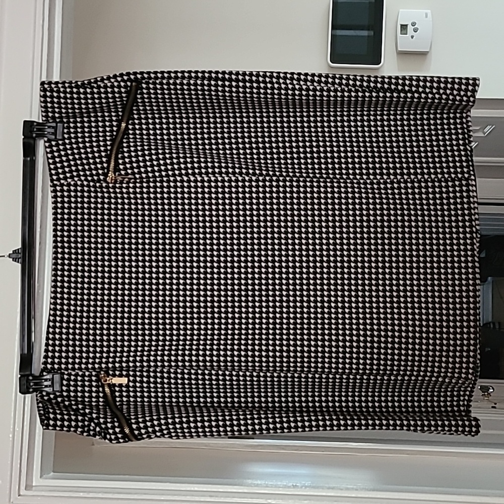 Black & White Print Skirt (NWOT)